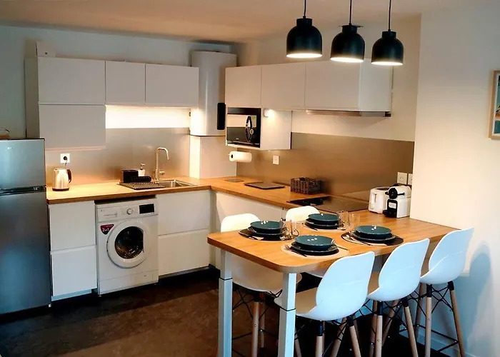 The Cozy Downtown Duplex *
